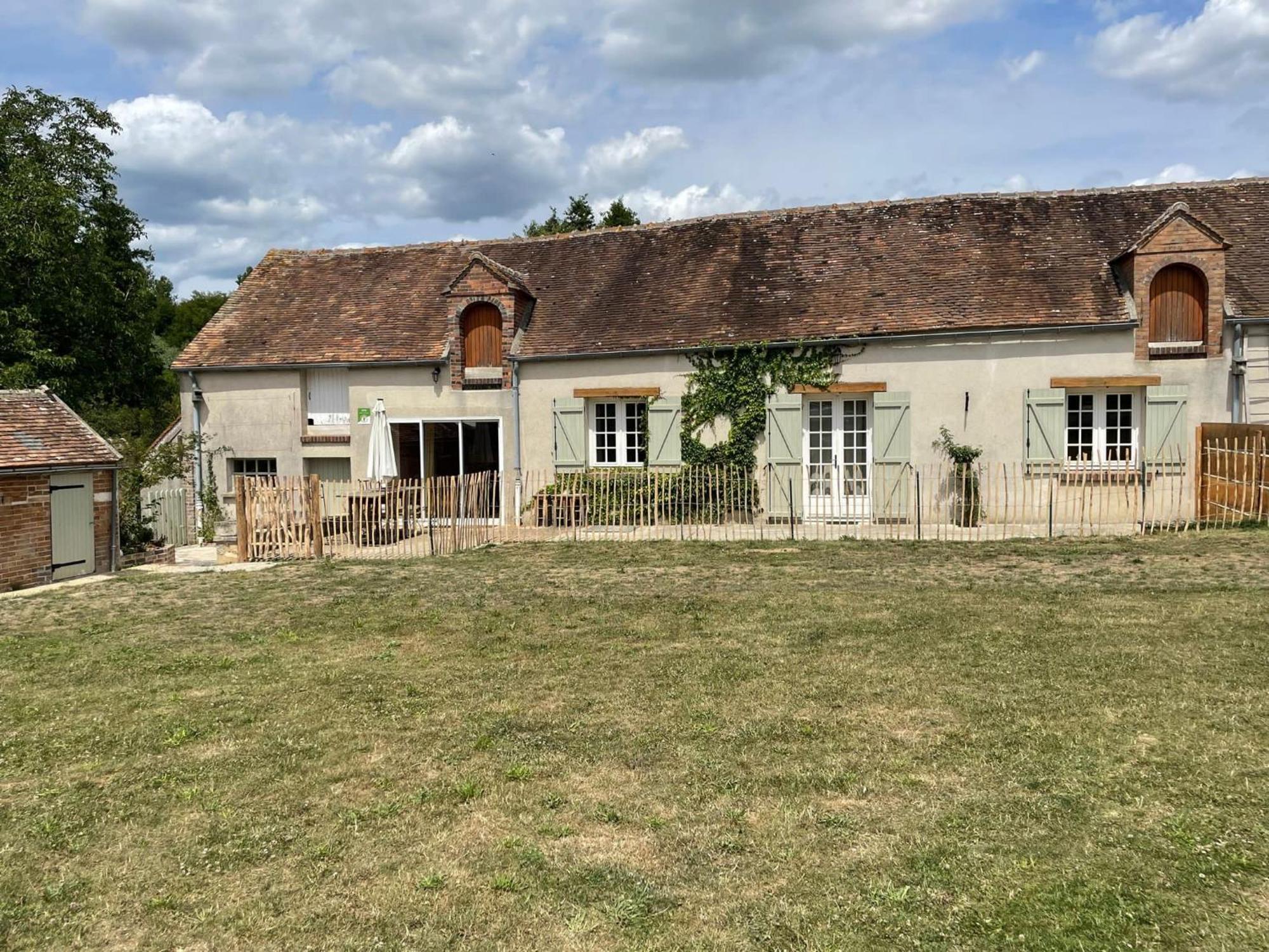 Le Gite De Gaia Otel Villemer  Dış mekan fotoğraf